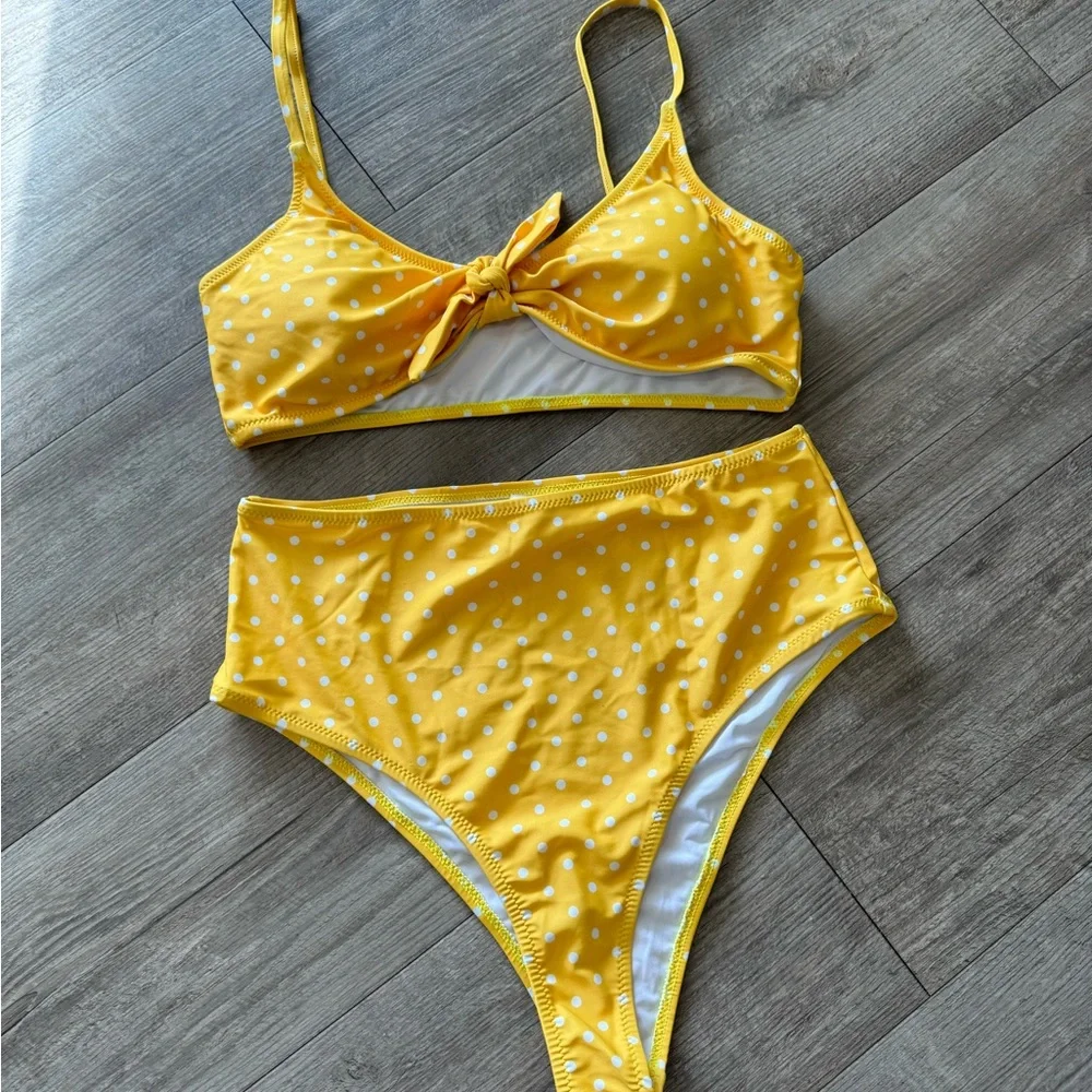 BUNDLE 2 ITEMS FOR $8✨

LAST PRICE🍒🤍 AMAZON polka dot high waist swimming set💛 - Picture 5 of 9